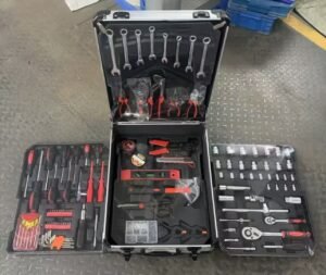 מזוודת כלים אלומניום עם ידית נשלפת וגלגלים 4 מגירות